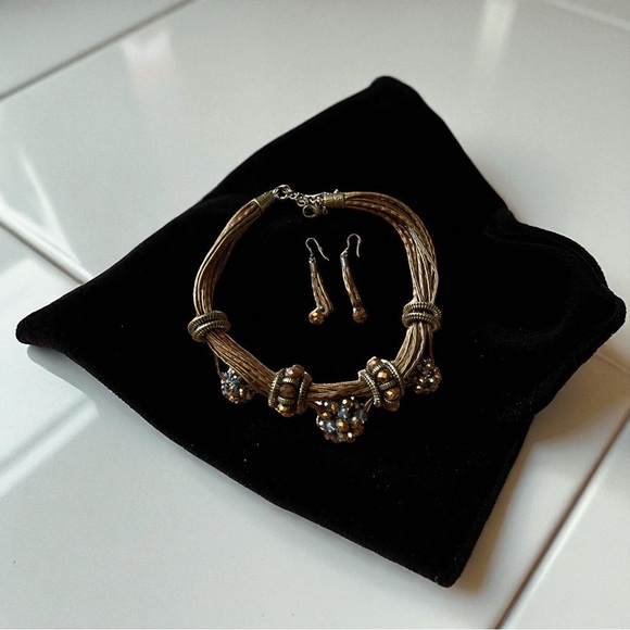 Beautiful sparklybrown and gold necklace with matching earrings bracelet is free - Picture 4 of 4